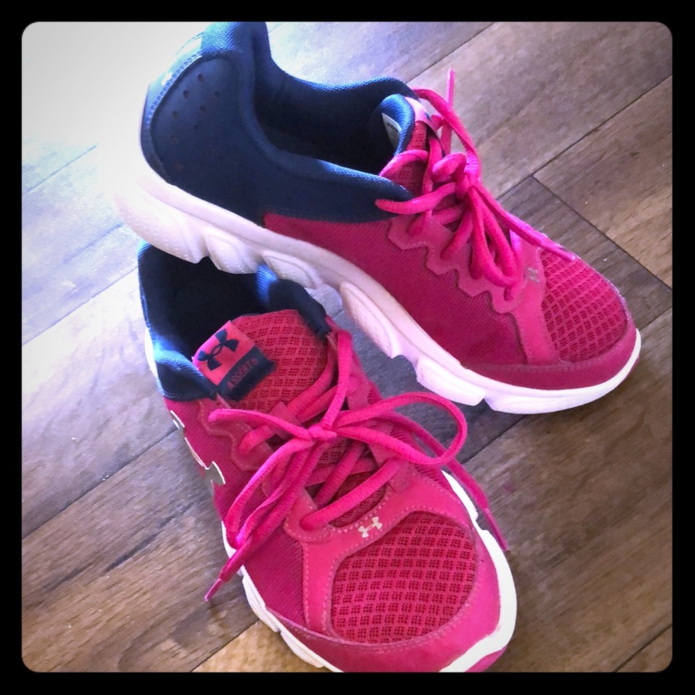 Under Armour girls fuchsia running sneakers